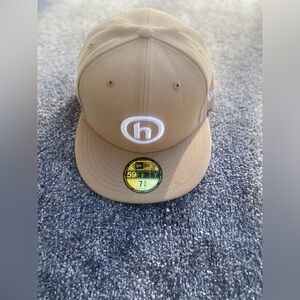 Beige HIDDEN Past, Present, Future Manhattan, New York Hat Size 7 And 5/8